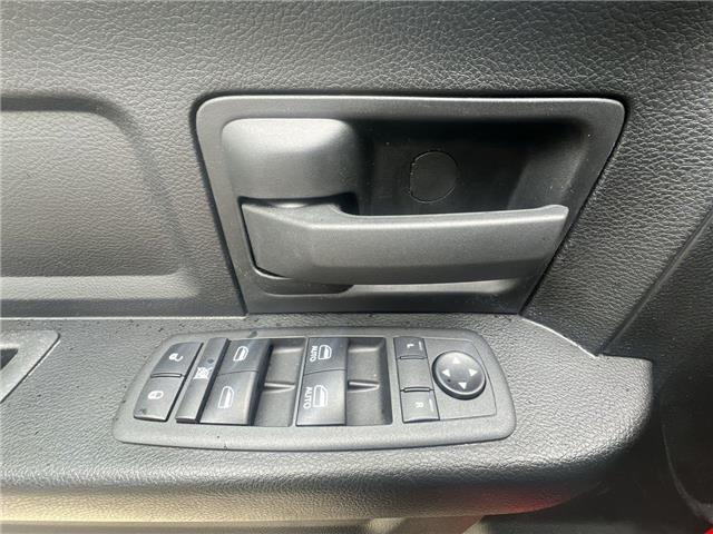 2022 RAM 1500 CLASSIC EXPRESS 4X4 CREW CAB 5.7' BOX (Stk: 25170) in Sudbury - Image 13 of 24