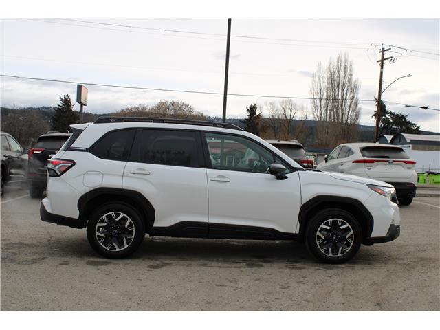 2026 Subaru Forester Touring (Stk: 446944) in Cranbrook - Image 2 of 25