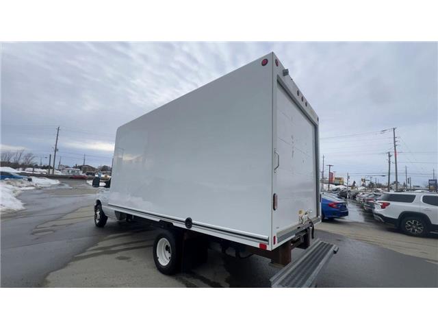 2022 Ford E-450 Cutaway Base (Stk: 26092) in Sudbury - Image 2 of 21